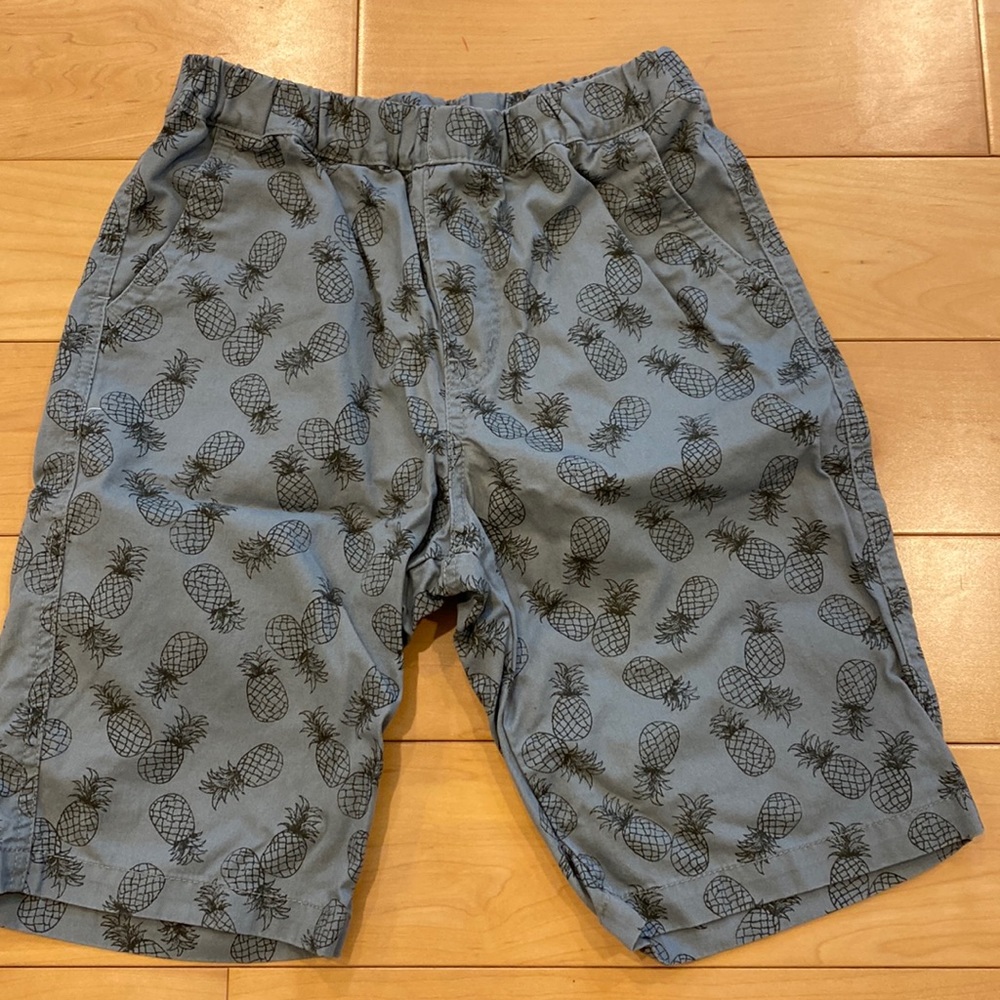 Boys “khaki” shorts, Sz 11-12. Uniqlo.